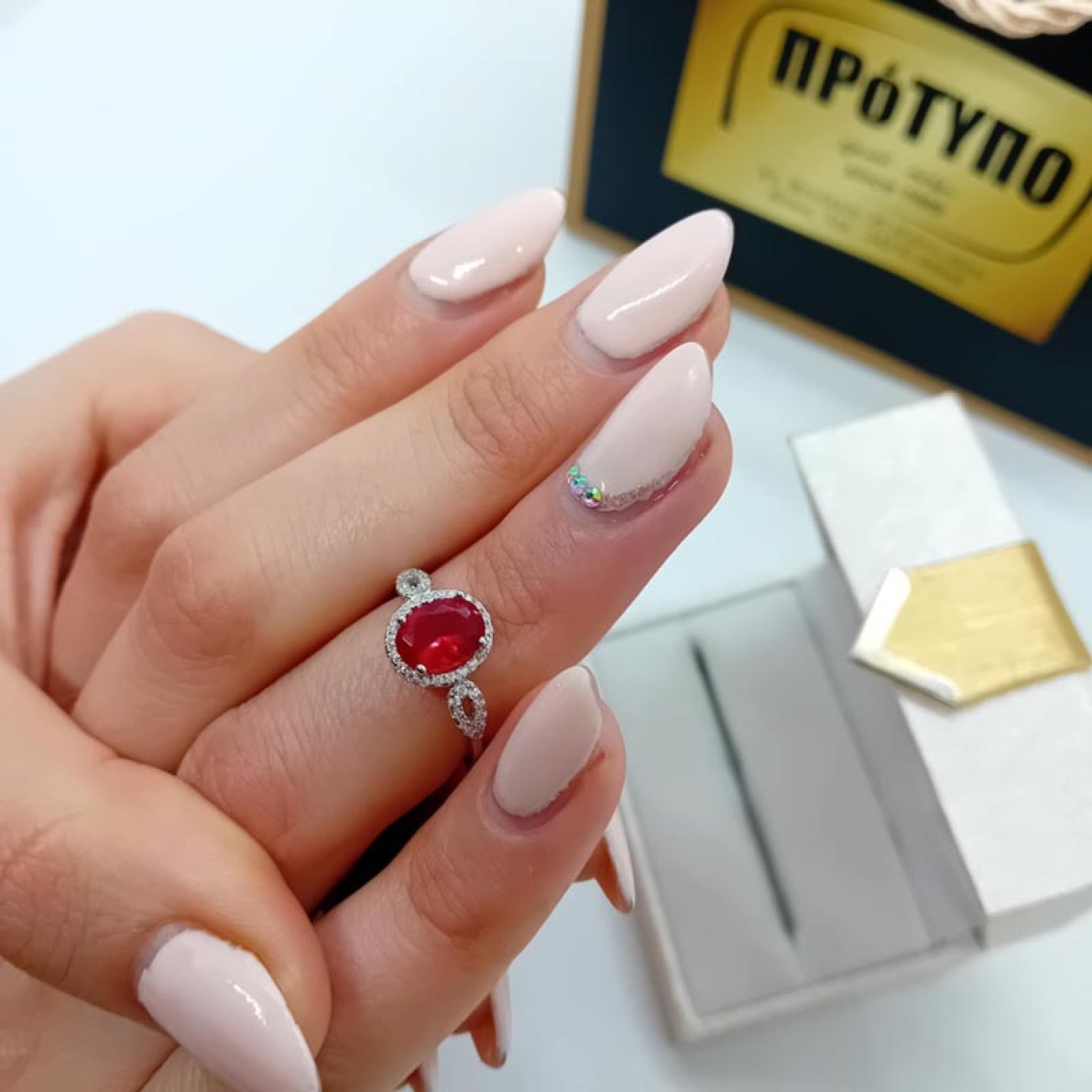 Ασημένιο δαχτυλίδι κόκκινη πέτρα ζιργκόν